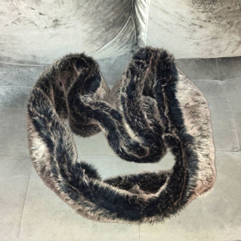 FRONT GATE LUXURIOUS FAUX FUR INFINITY SCARF, SABLE COLOR (Gray/Black/Tan)